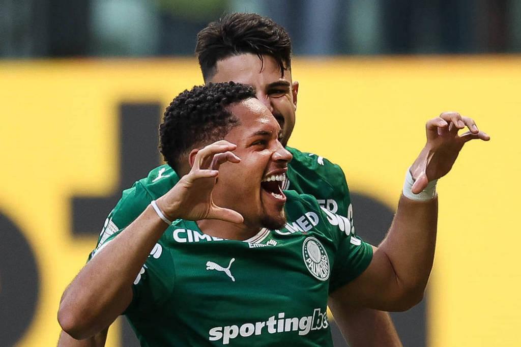 Palmeiras vence Vasco por 4 a 1 e consolida liderança no Brasileirão