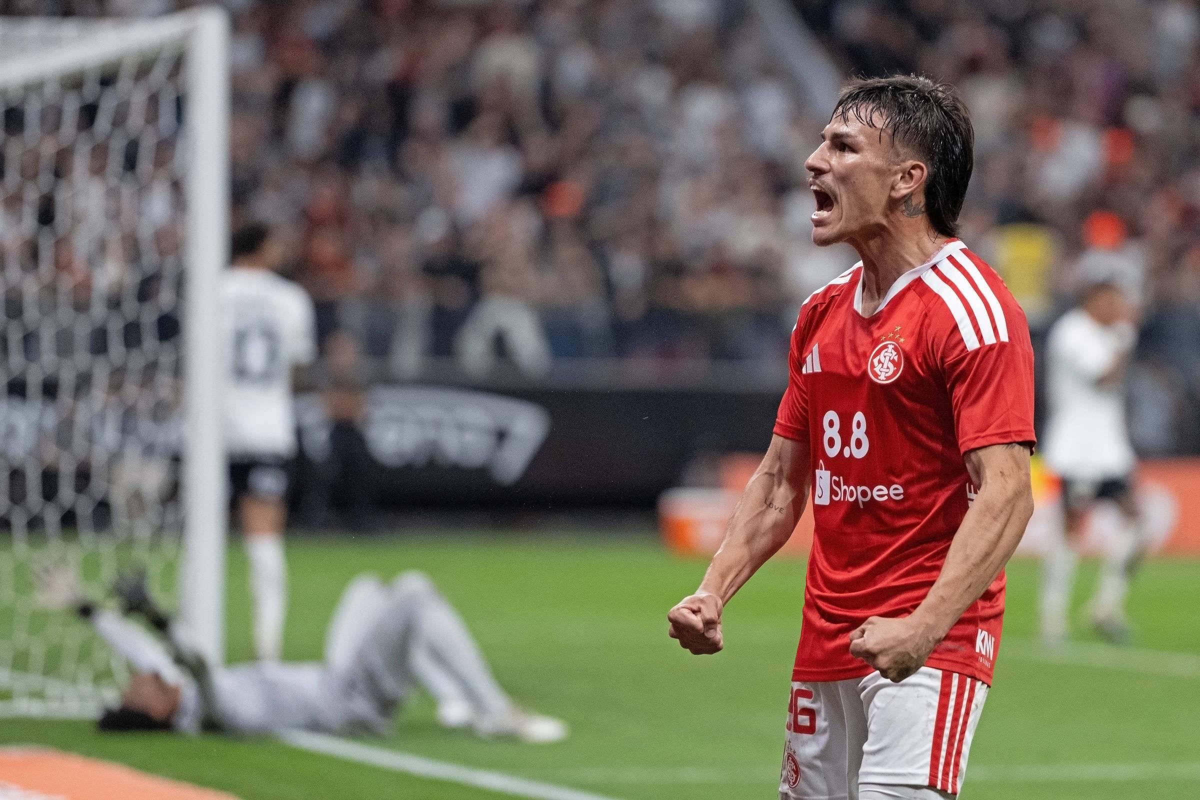 Copa do Brasil: Vitória avança e Corinthians vive caos