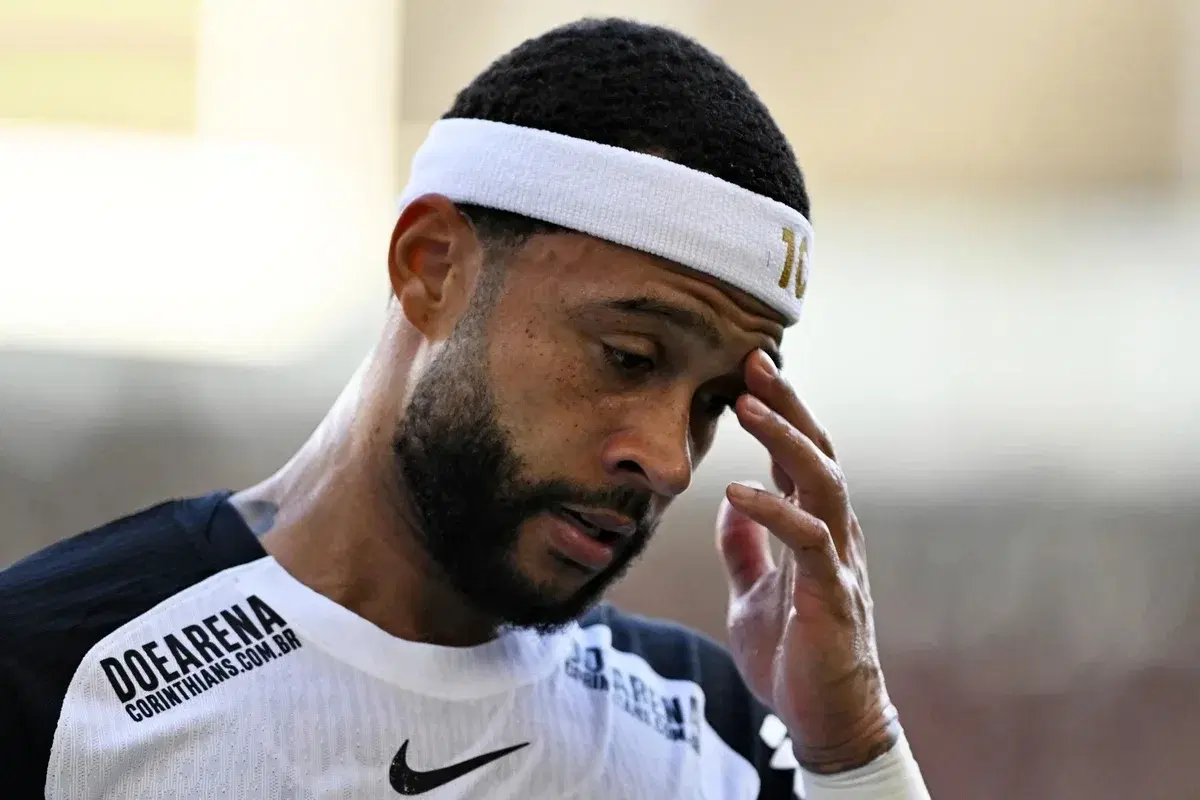 Palmeiras provoca Corinthians após não renovação com Memphis Depay