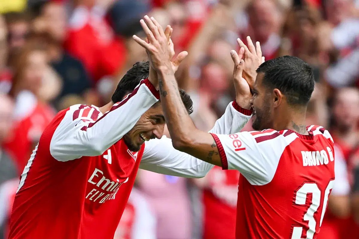 Arsenal supera Manchester City e conquista Supercopa da Inglaterra com show de brasileiros