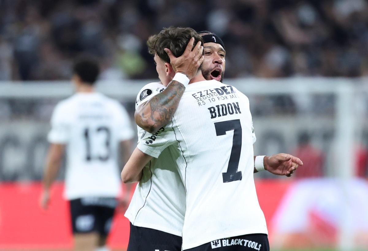 Memphis Depay retorna ao Corinthians e dá assistência decisiva na Libertadores