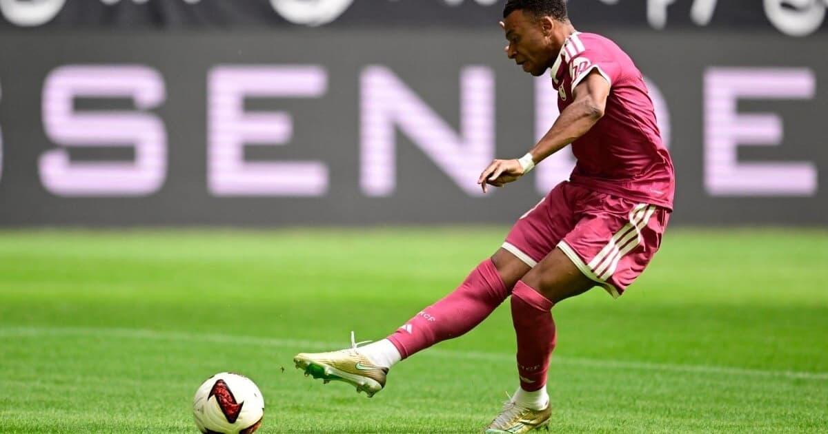 Mbappé gera polêmica em amistoso do Real Madrid contra Schalke 04