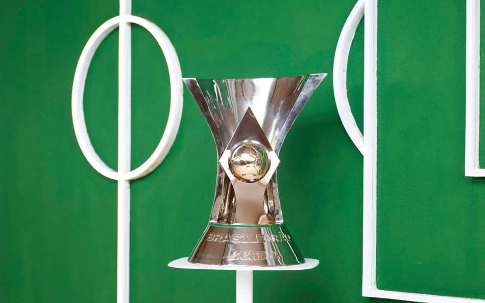 Flamengo Pressiona Palmeiras e Vasco Aumenta Risco de Rebaixamento