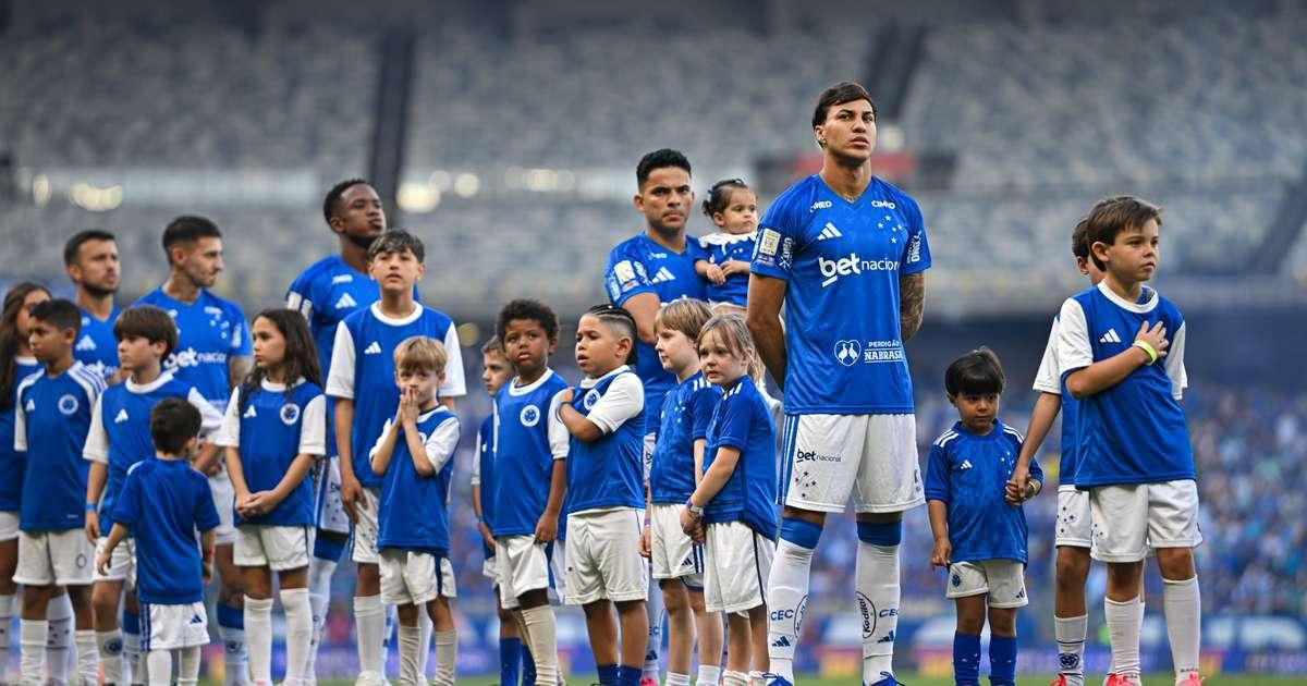 Cruzeiro enfrenta Corinthians em duelo decisivo pela vaga na Libertadores