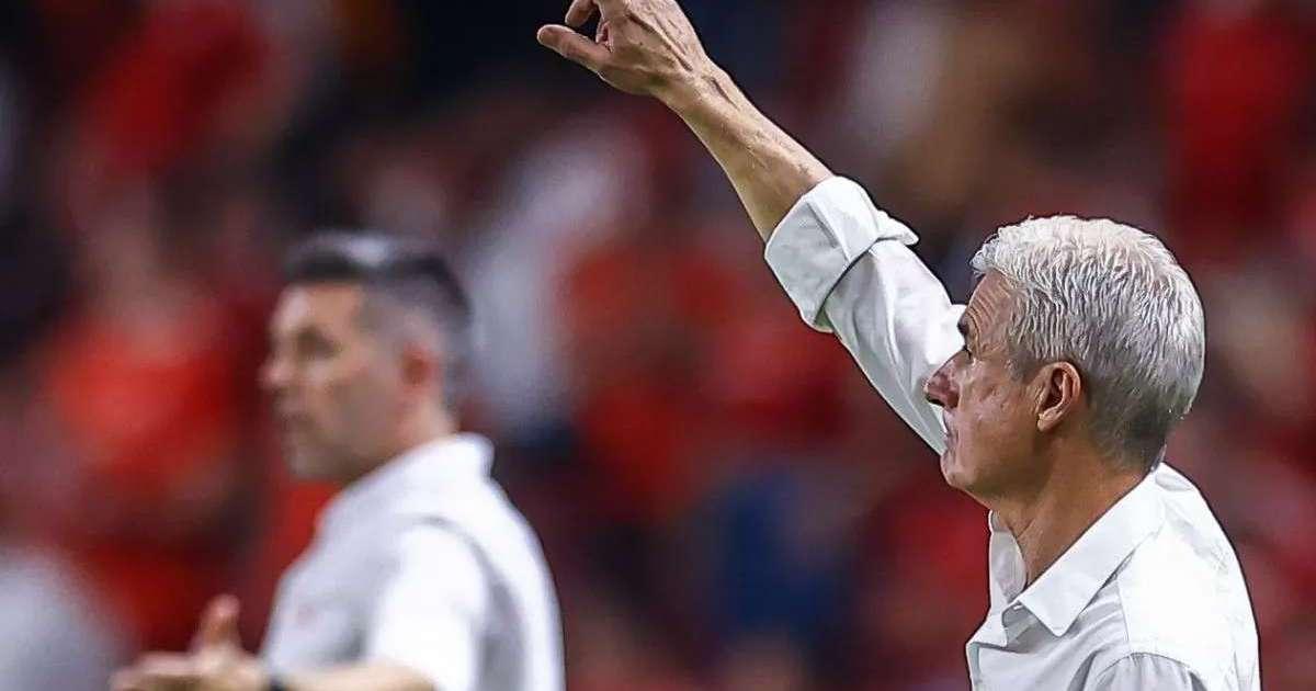 Luís Castro ganha fôlego no Grêmio após empate contra