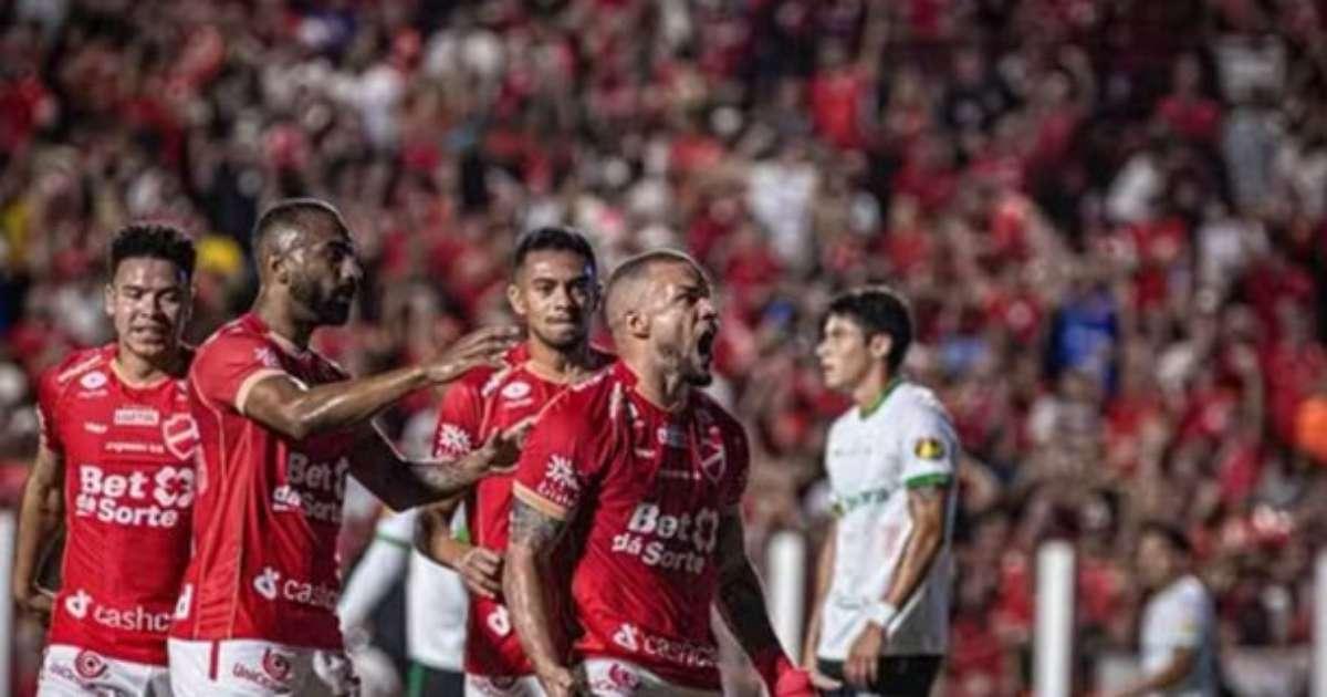 Vila Nova bate América-MG e assume liderança na Série B