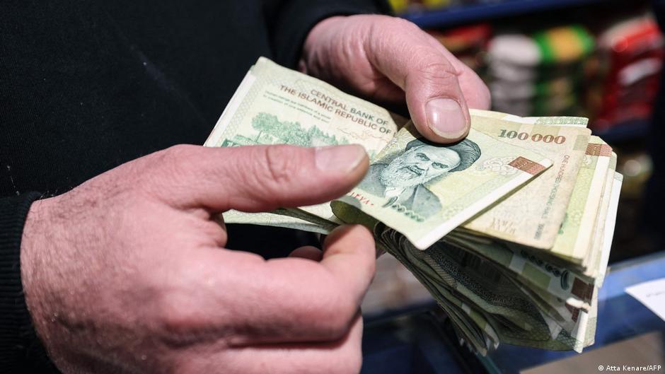 Inflação de quase 90% empurra classe média iraniana para a pobreza